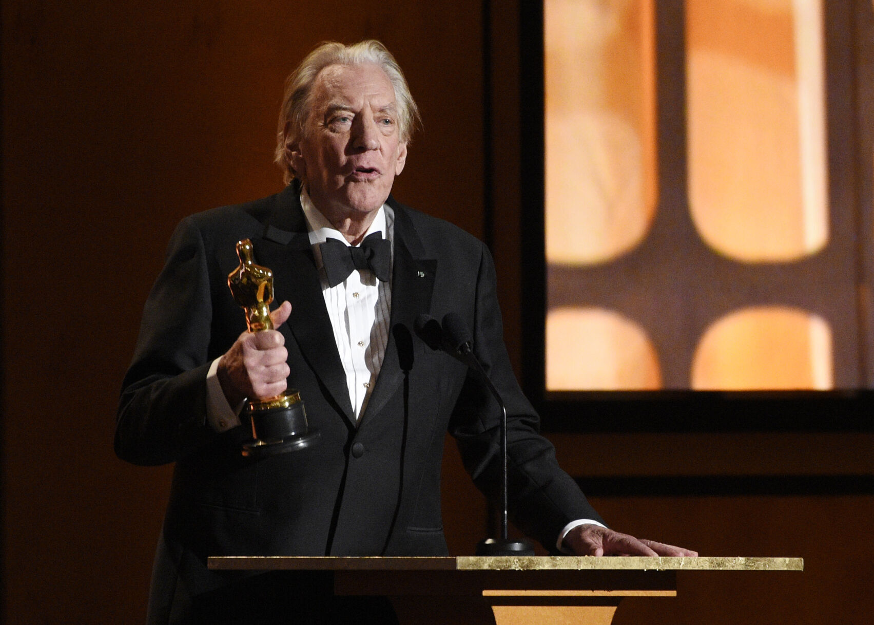 2017: Donald Sutherland receives honorary Oscar